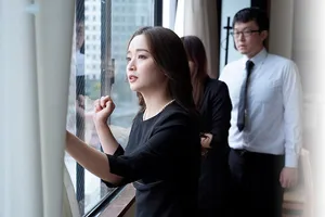 Người chồng mất 3 năm, má kế trẻ tìm đến con người chồng giải tỏa thiếu thốn