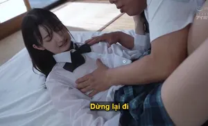 Bố dượng không còn kiềm được trước tiểu thư trong bộ đồng phục bị ướt mưa