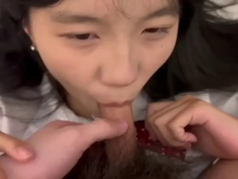 Em loli dễ thương mút củ khoải biến em thành con em đào dâm dục p2